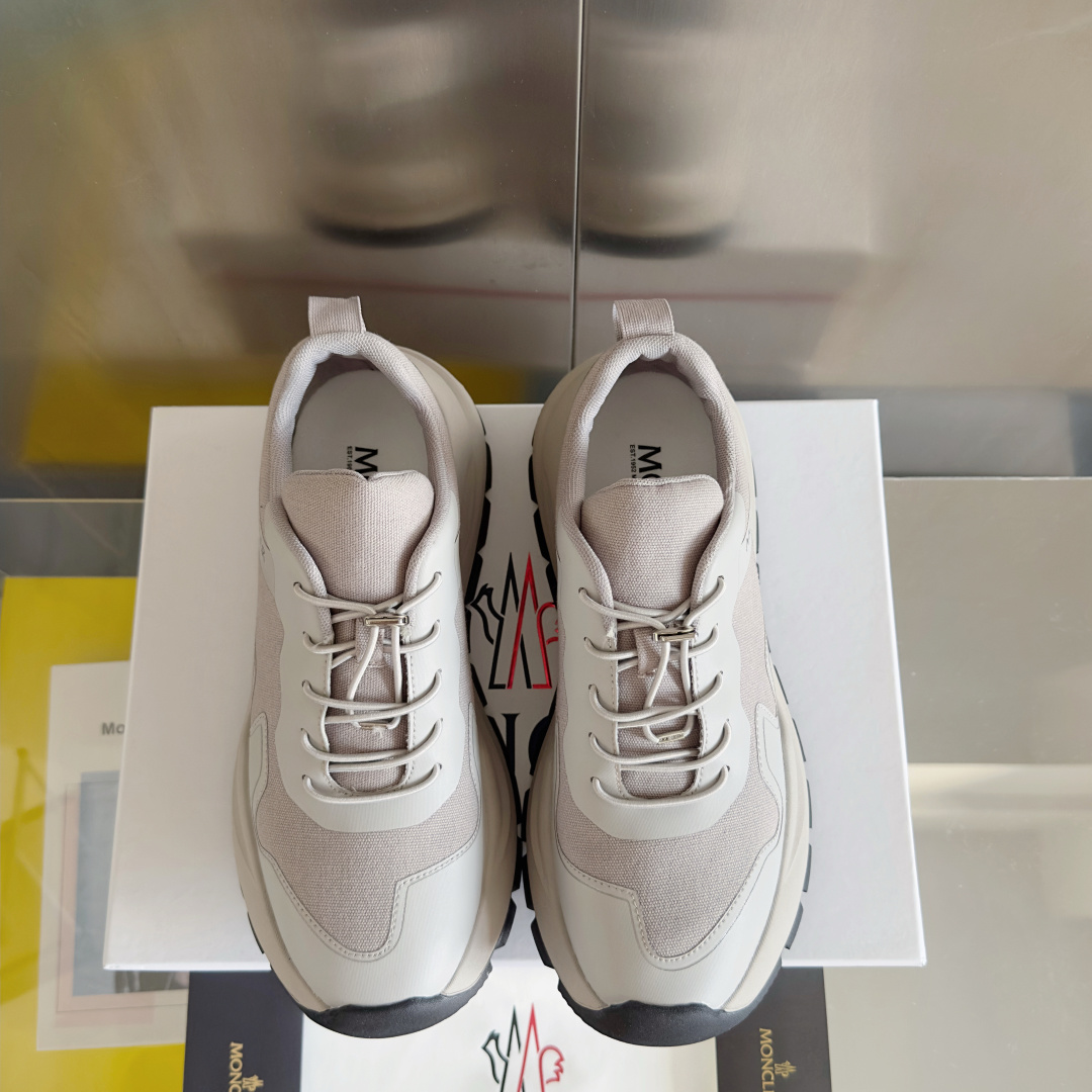 顶级版本:男款
Moncler 盟可睐/蒙口 户外 休闲 运动鞋 老爹鞋
原版购入开发 做货 运动鞋旨在