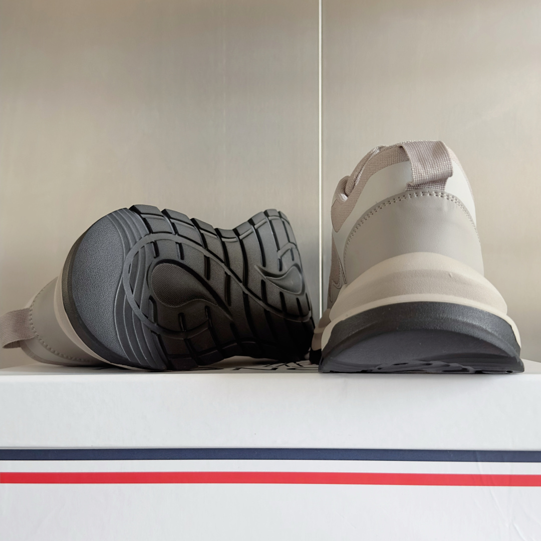 顶级版本:男款
Moncler 盟可睐/蒙口 户外 休闲 运动鞋 老爹鞋
原版购入开发 做货 运动鞋旨在