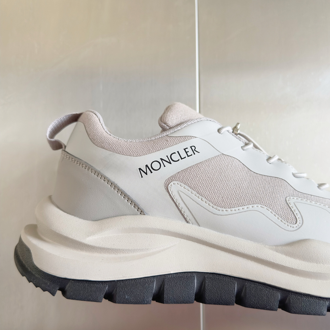顶级版本:男款
Moncler 盟可睐/蒙口 户外 休闲 运动鞋 老爹鞋
原版购入开发 做货 运动鞋旨在