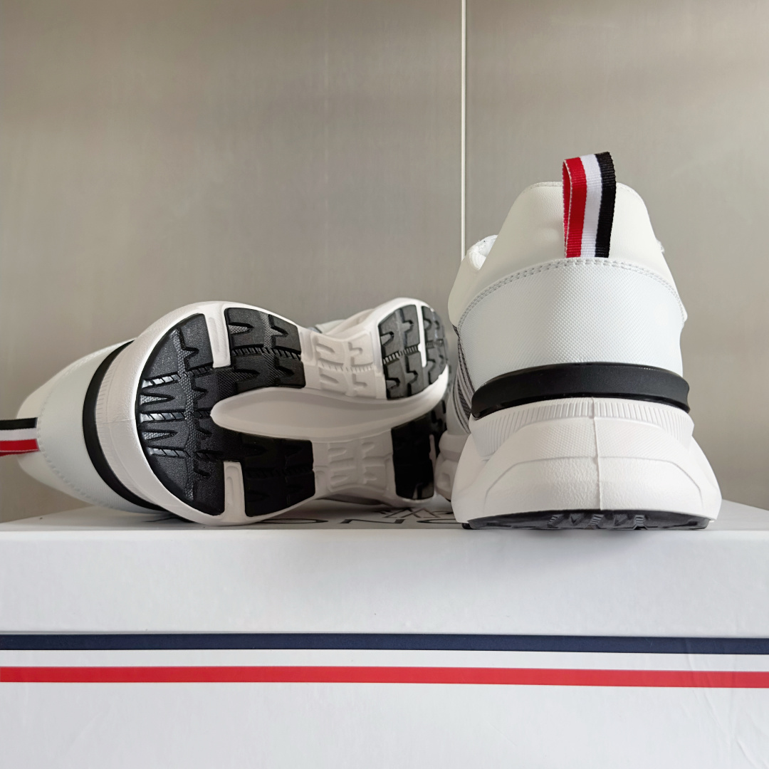 顶级版本:男款
Moncler 盟可睐/蒙口 户外 休闲 运动鞋 老爹鞋
原版购入开发 做货 运动鞋旨在