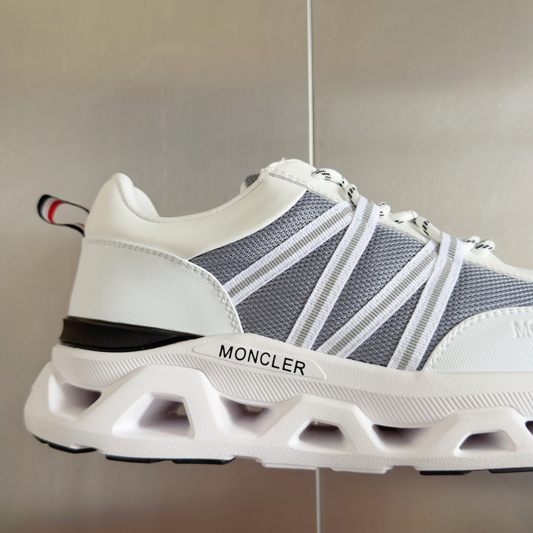 顶级版本:男款
Moncler 盟可睐/蒙口 户外 休闲 运动鞋 老爹鞋
原版购入开发 做货 运动鞋旨在