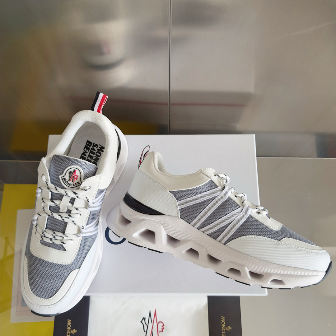 顶级版本:男款
Moncler 盟可睐/蒙口 户外 休闲 运动鞋 老爹鞋
原版购入开发 做货 运动鞋旨在