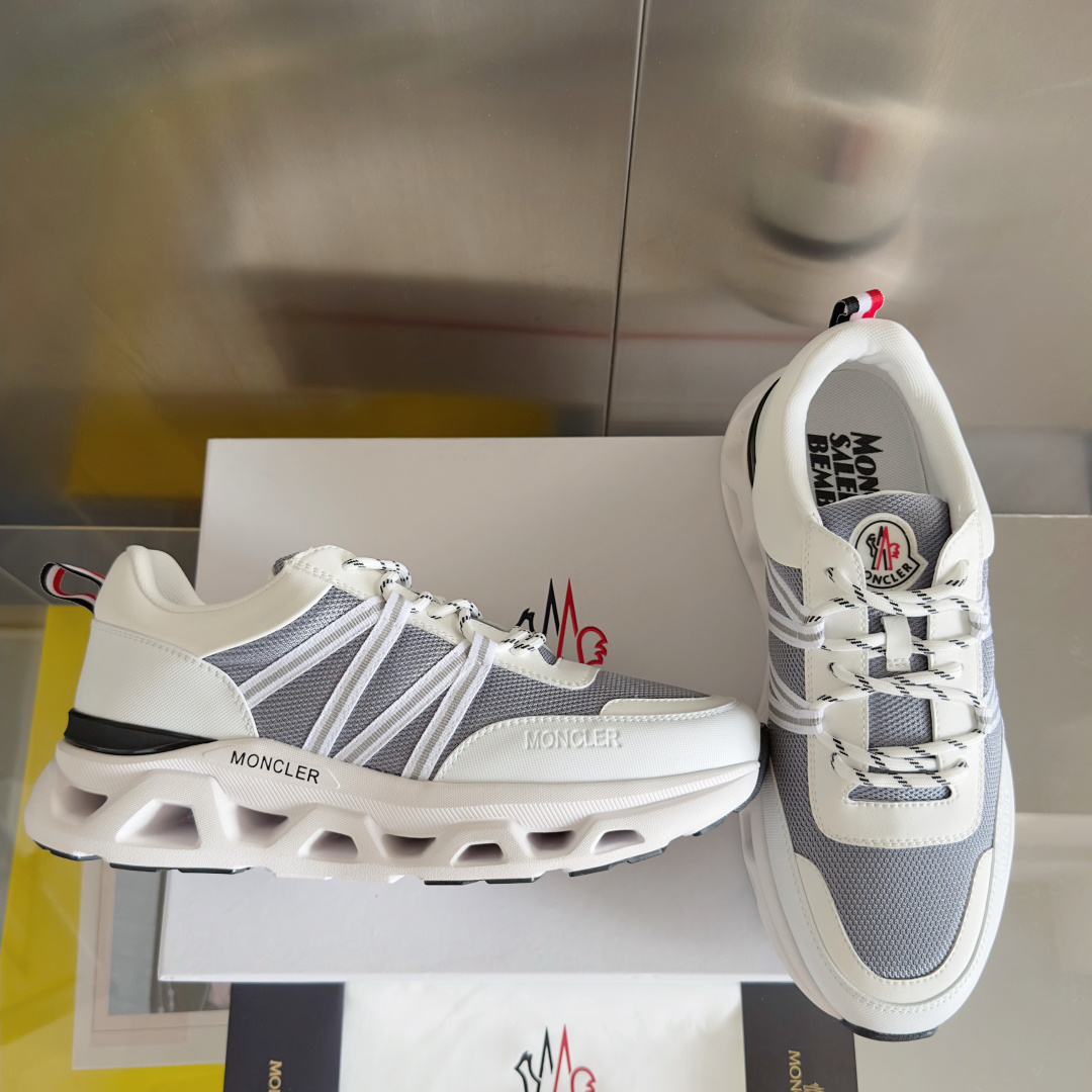 顶级版本:男款
Moncler 盟可睐/蒙口 户外 休闲 运动鞋 老爹鞋
原版购入开发 做货 运动鞋旨在