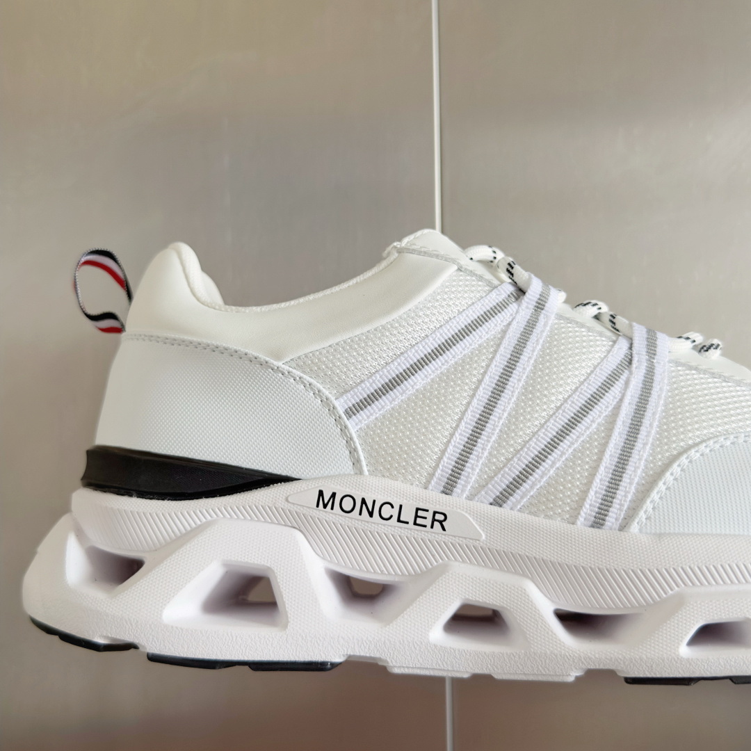 顶级版本:男款
Moncler 盟可睐/蒙口 户外 休闲 运动鞋 老爹鞋
原版购入开发 做货 运动鞋旨在