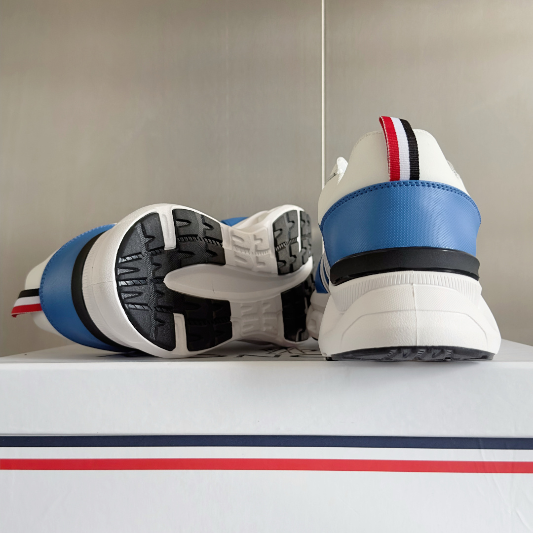 顶级版本:男款
Moncler 盟可睐/蒙口 户外 休闲 运动鞋 老爹鞋
原版购入开发 做货 运动鞋旨在