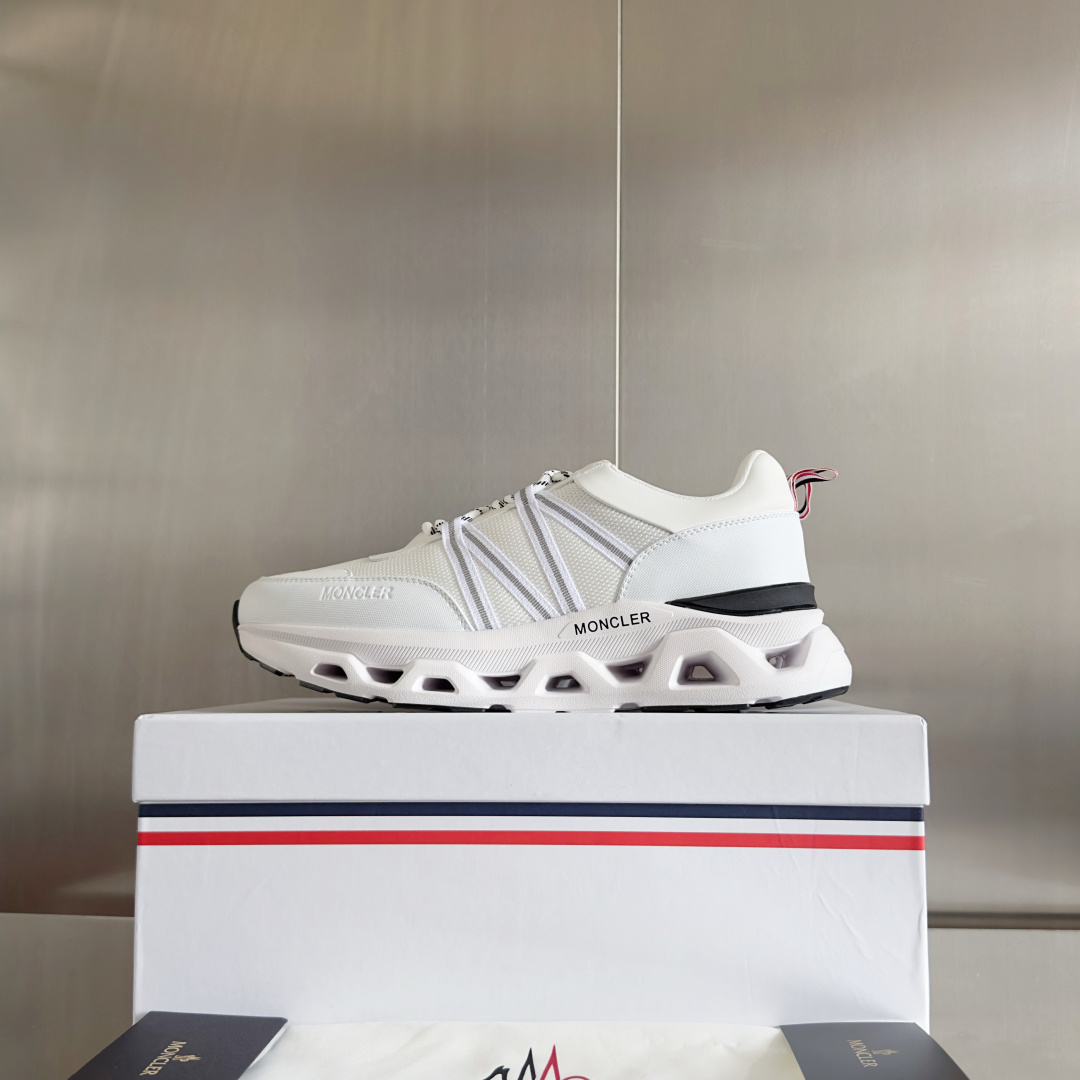 顶级版本:男款
Moncler 盟可睐/蒙口 户外 休闲 运动鞋 老爹鞋
原版购入开发 做货 运动鞋旨在
