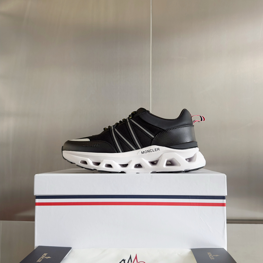 顶级版本:男款
Moncler 盟可睐/蒙口 户外 休闲 运动鞋 老爹鞋
原版购入开发 做货 运动鞋旨在