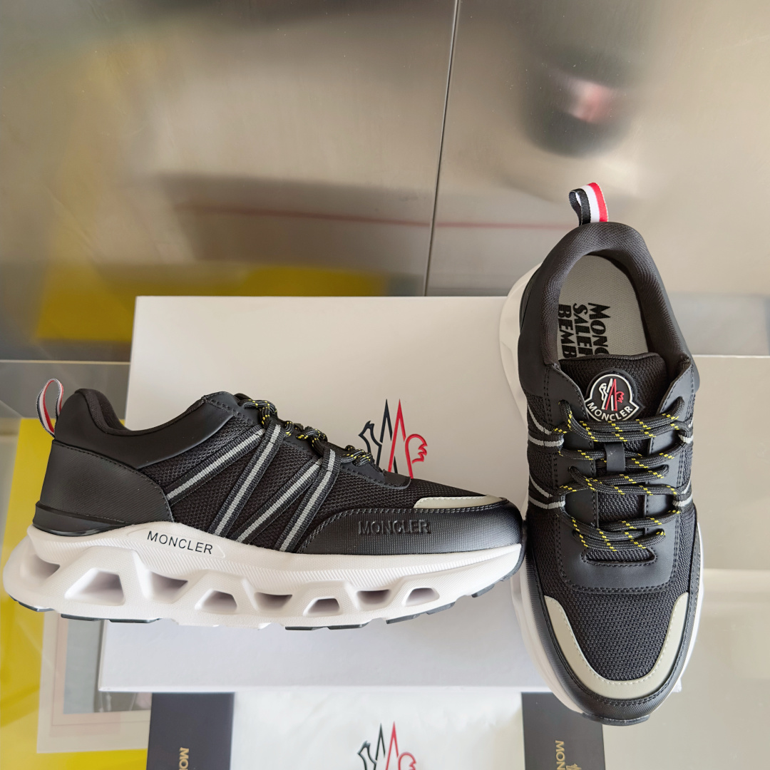 顶级版本:男款
Moncler 盟可睐/蒙口 户外 休闲 运动鞋 老爹鞋
原版购入开发 做货 运动鞋旨在