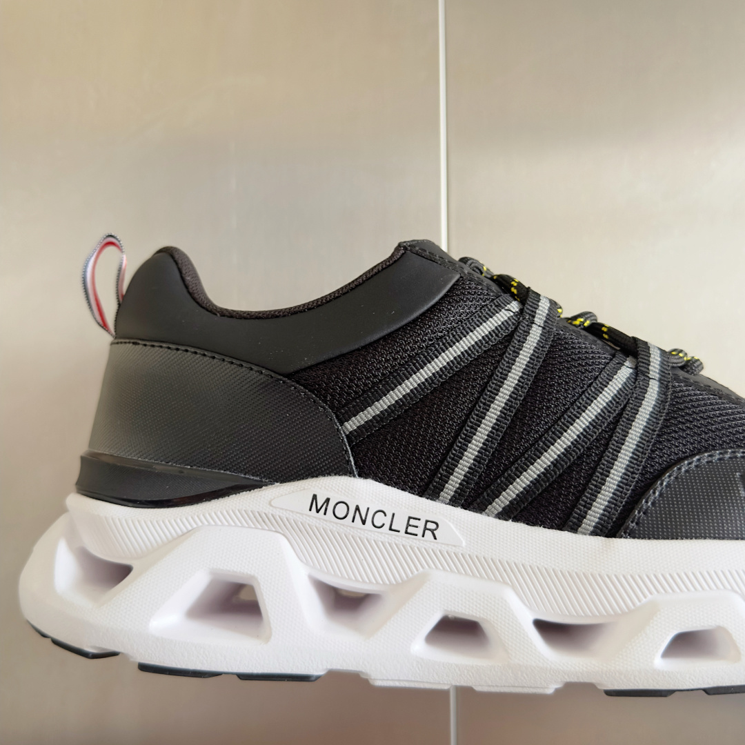 顶级版本:男款
Moncler 盟可睐/蒙口 户外 休闲 运动鞋 老爹鞋
原版购入开发 做货 运动鞋旨在