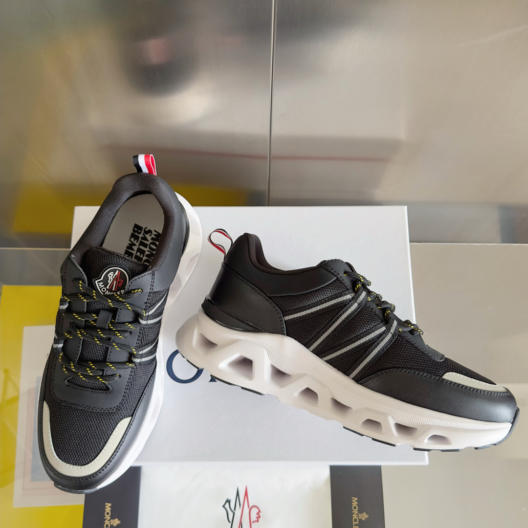 顶级版本:男款
Moncler 盟可睐/蒙口 户外 休闲 运动鞋 老爹鞋
原版购入开发 做货 运动鞋旨在
