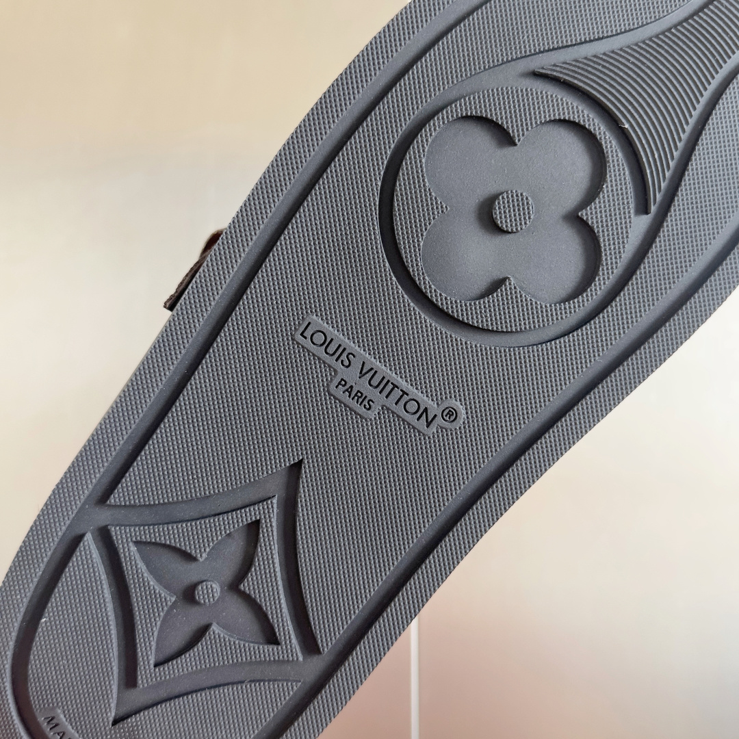 顶级版本:女款
LV 路易威登 L家 驴牌 To-Go Comfort系列 老花 勃肯 包头拖鞋 凉鞋