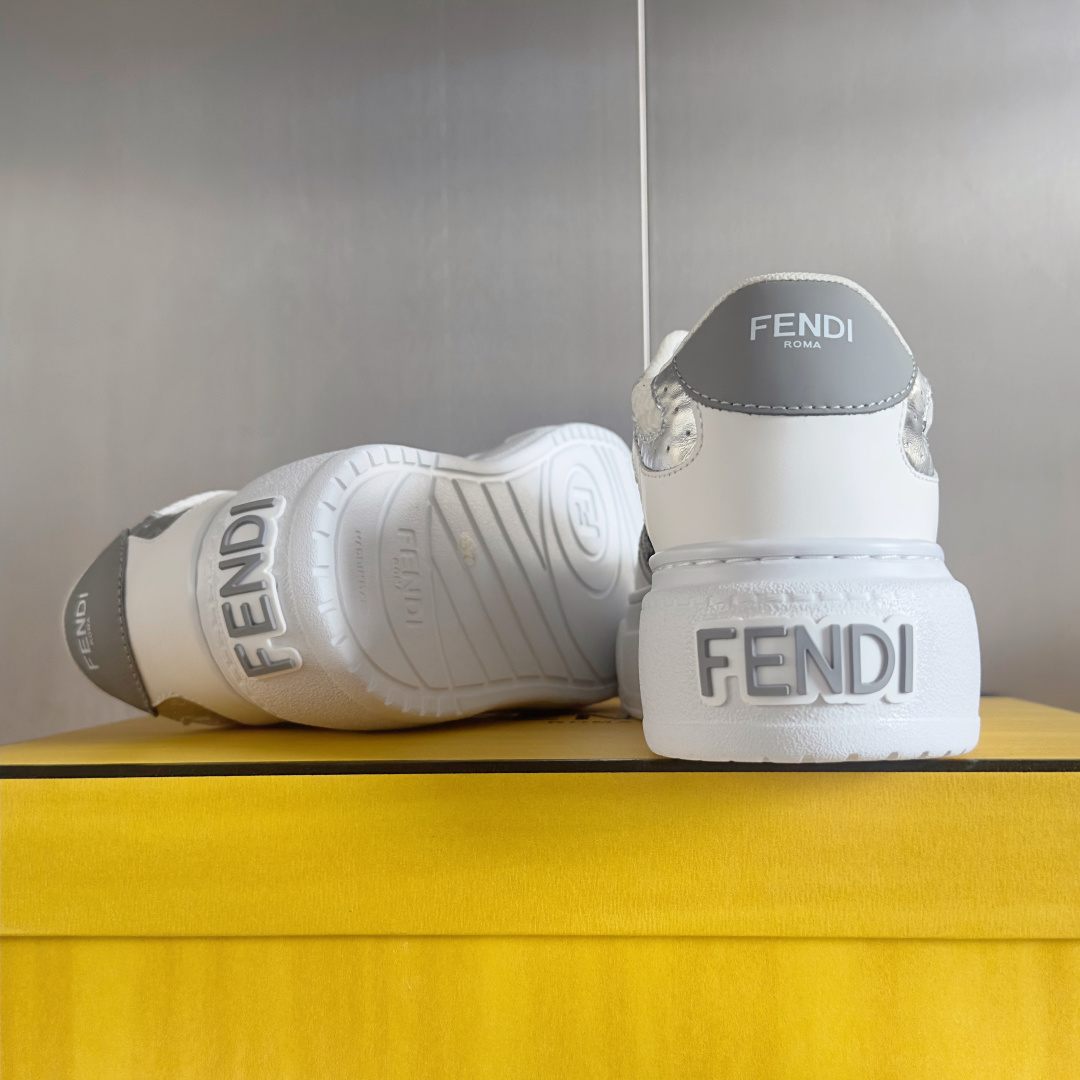 顶级版本:情侣款
Fendi芬迪 厚底match系列 情侣款 休闲 运动鞋
原版购入开发 做货 FEND