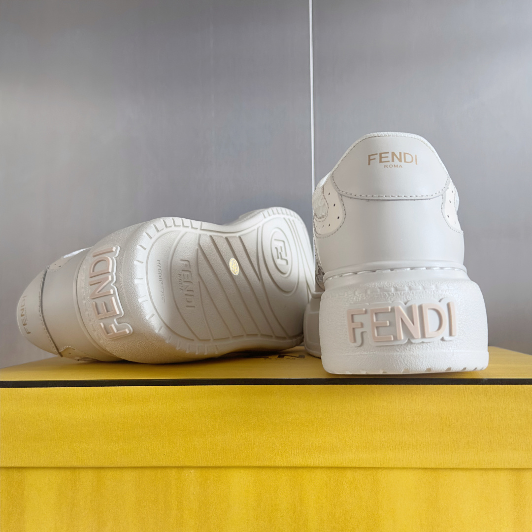 顶级版本:情侣款
Fendi芬迪 厚底match系列 情侣款 休闲 运动鞋
原版购入开发 做货 FEND