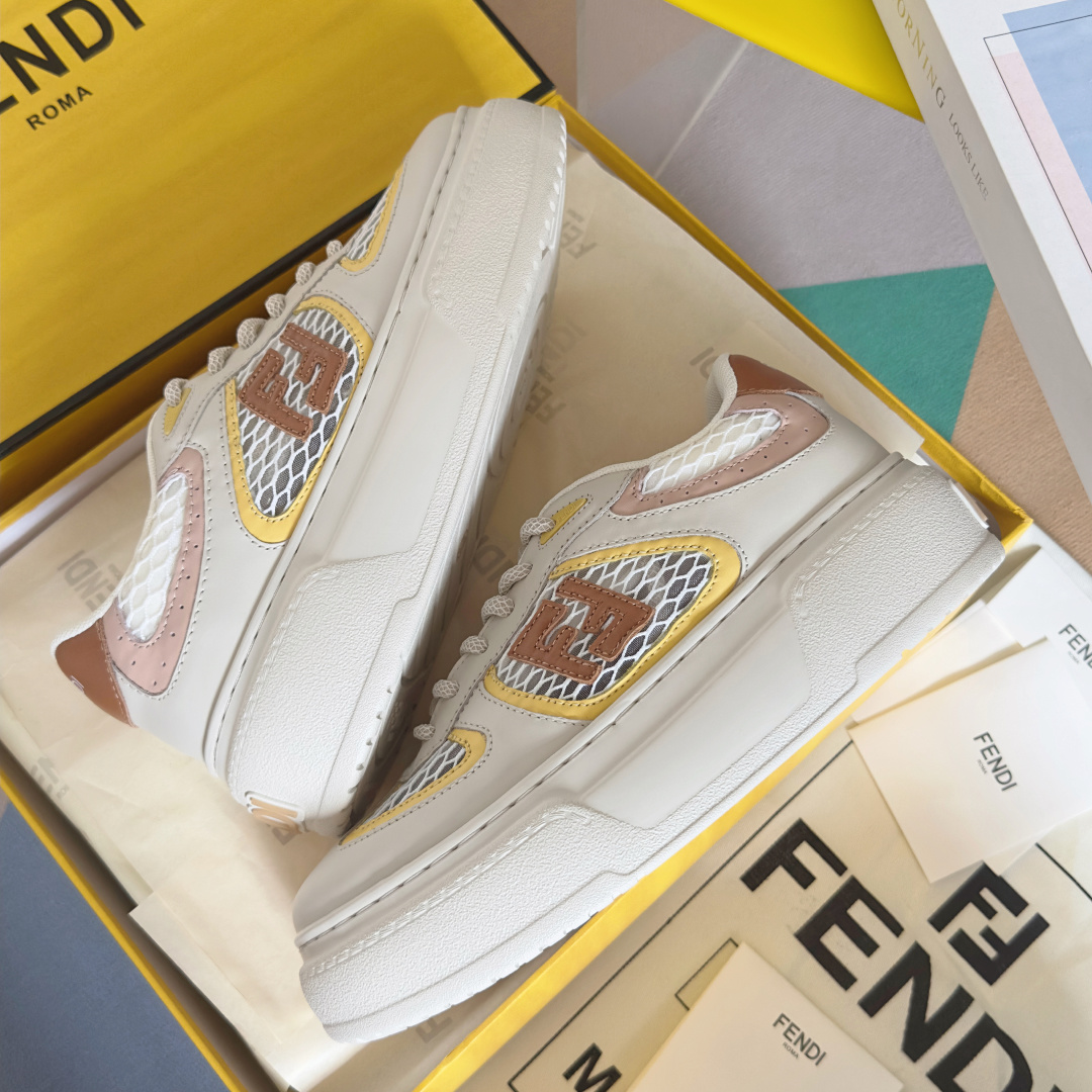顶级版本:情侣款
Fendi芬迪 厚底match系列 情侣款 休闲 运动鞋
原版购入开发 做货 FEND