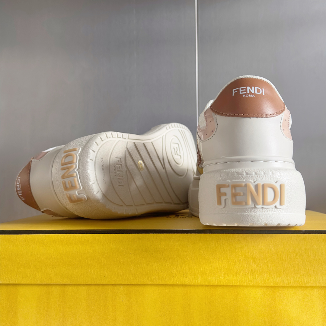 顶级版本:情侣款
Fendi芬迪 厚底match系列 情侣款 休闲 运动鞋
原版购入开发 做货 FEND