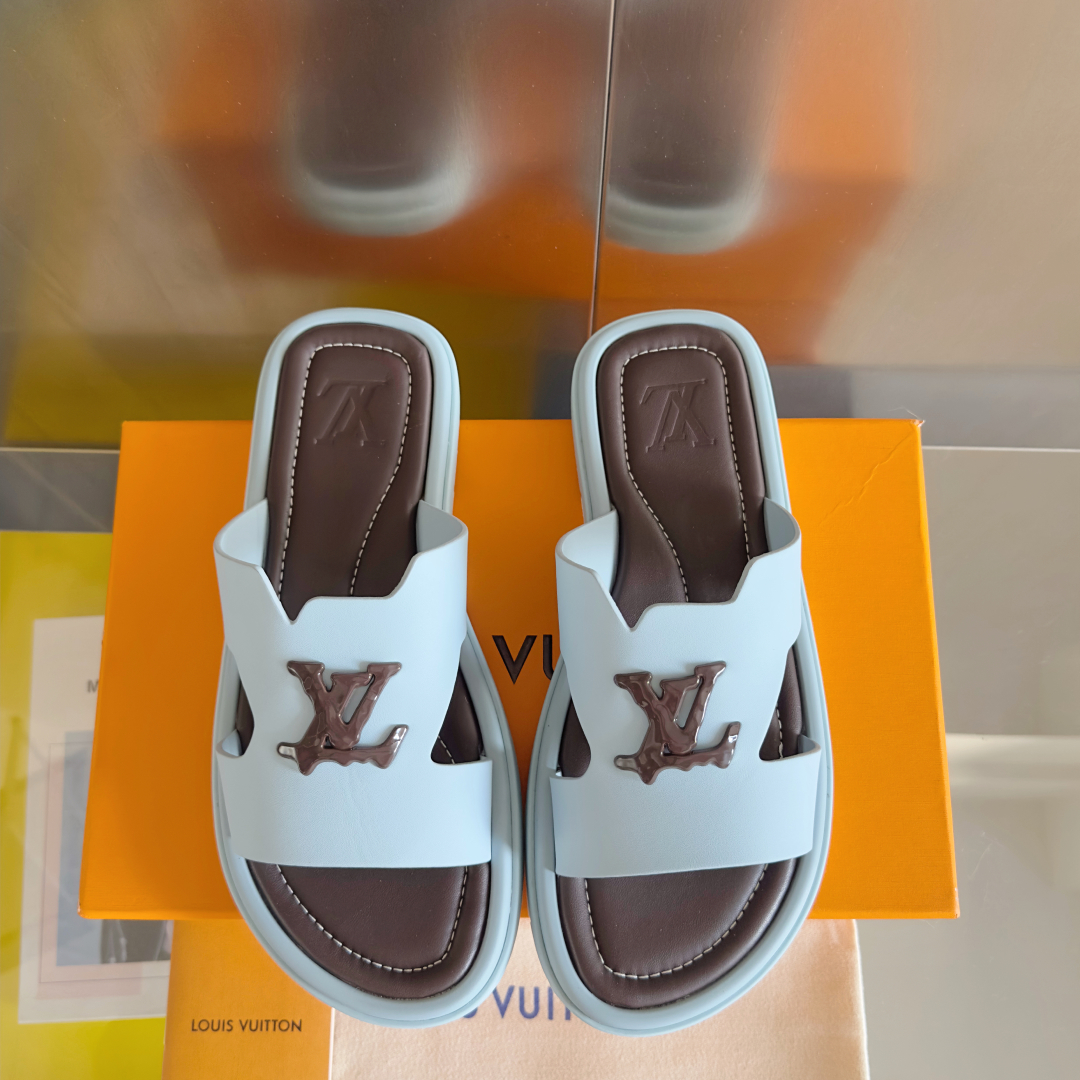 顶级版本：
LV路易威登L家驴牌 最新 男士 厚底 拖鞋 凉鞋
原版购入开发 做货 本款 凉拖取材 Mo