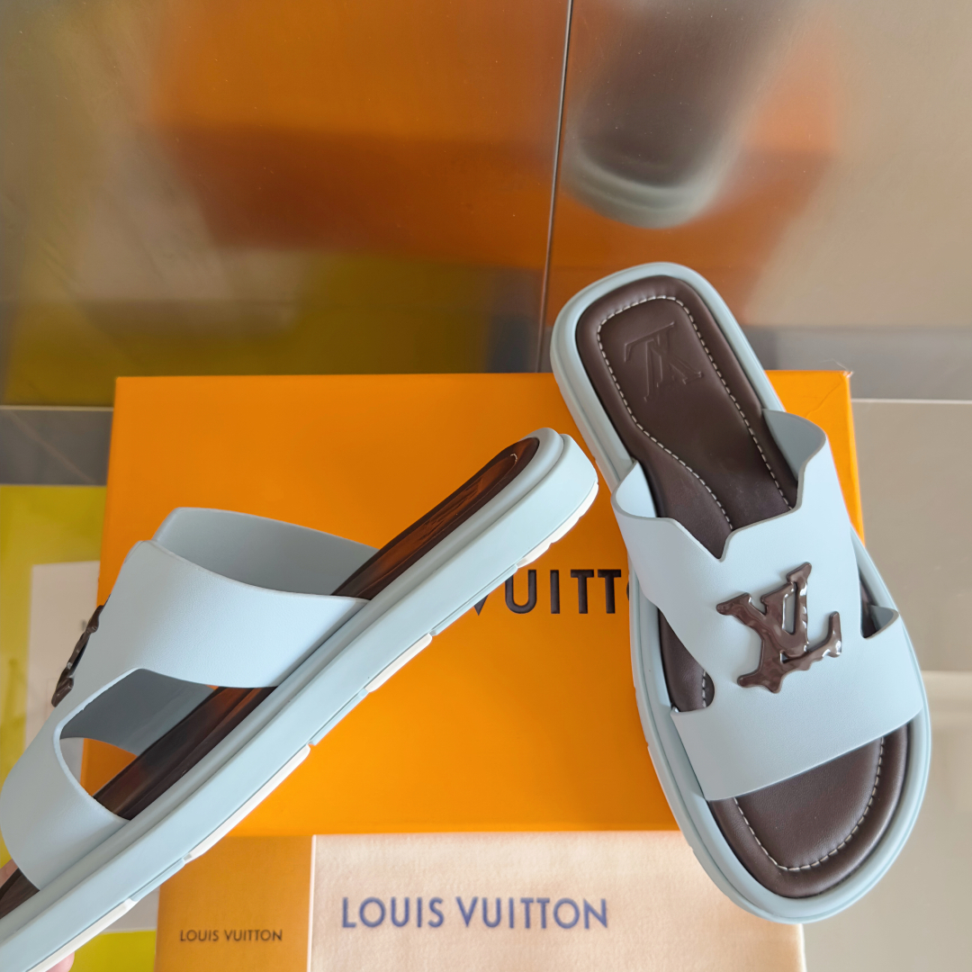 顶级版本：
LV路易威登L家驴牌 最新 男士 厚底 拖鞋 凉鞋
原版购入开发 做货 本款 凉拖取材 Mo
