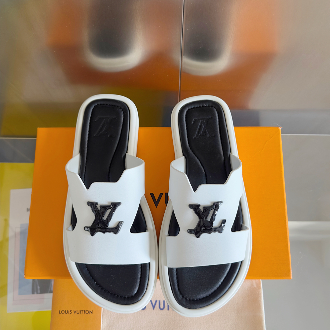 顶级版本：
LV路易威登L家驴牌 最新 男士 厚底 拖鞋 凉鞋
原版购入开发 做货 本款 凉拖取材 Mo