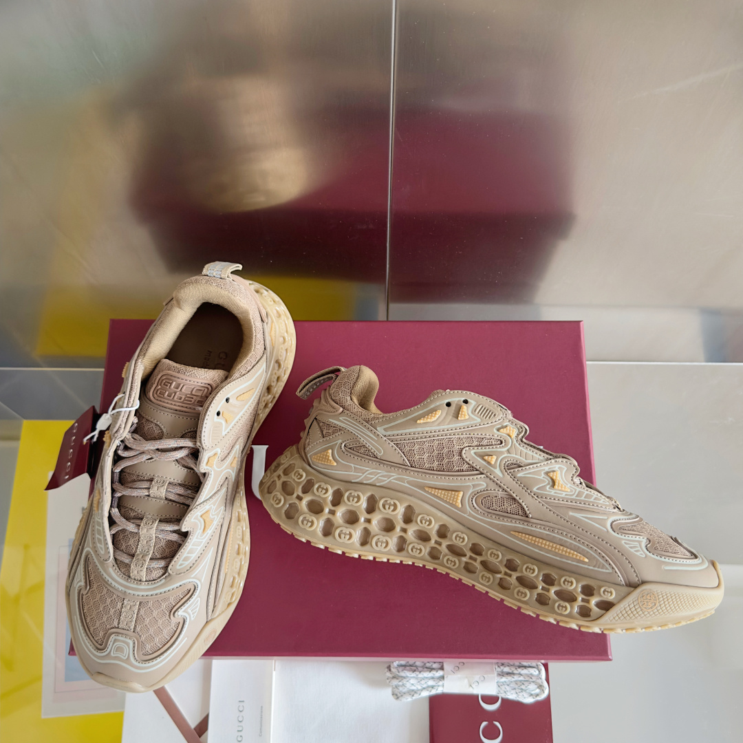 顶级版本:
Gucci 古驰 最新cub3d系列 厚底 休闲 运动鞋 老爹鞋
原版购入开发 做货 202