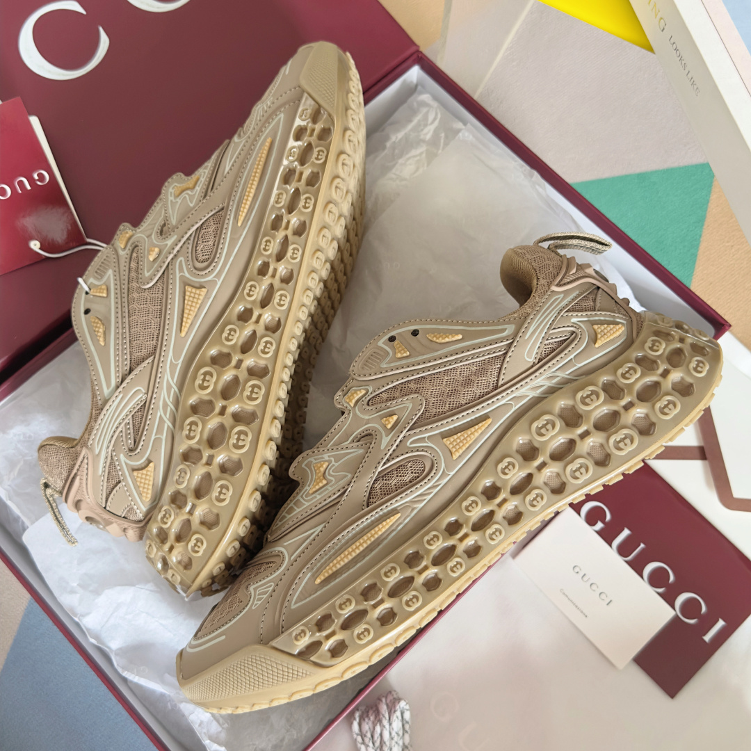 顶级版本:
Gucci 古驰 最新cub3d系列 厚底 休闲 运动鞋 老爹鞋
原版购入开发 做货 202