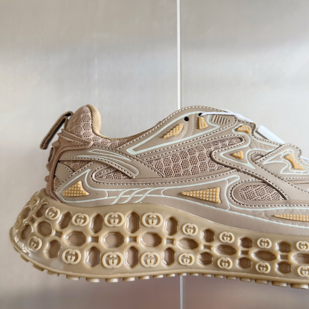 顶级版本:
Gucci 古驰 最新cub3d系列 厚底 休闲 运动鞋 老爹鞋
原版购入开发 做货 202
