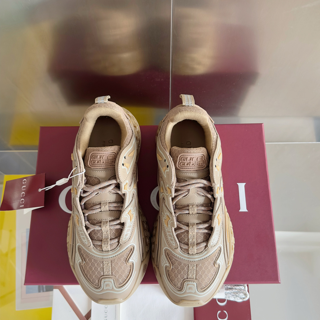 顶级版本:
Gucci 古驰 最新cub3d系列 厚底 休闲 运动鞋 老爹鞋
原版购入开发 做货 202