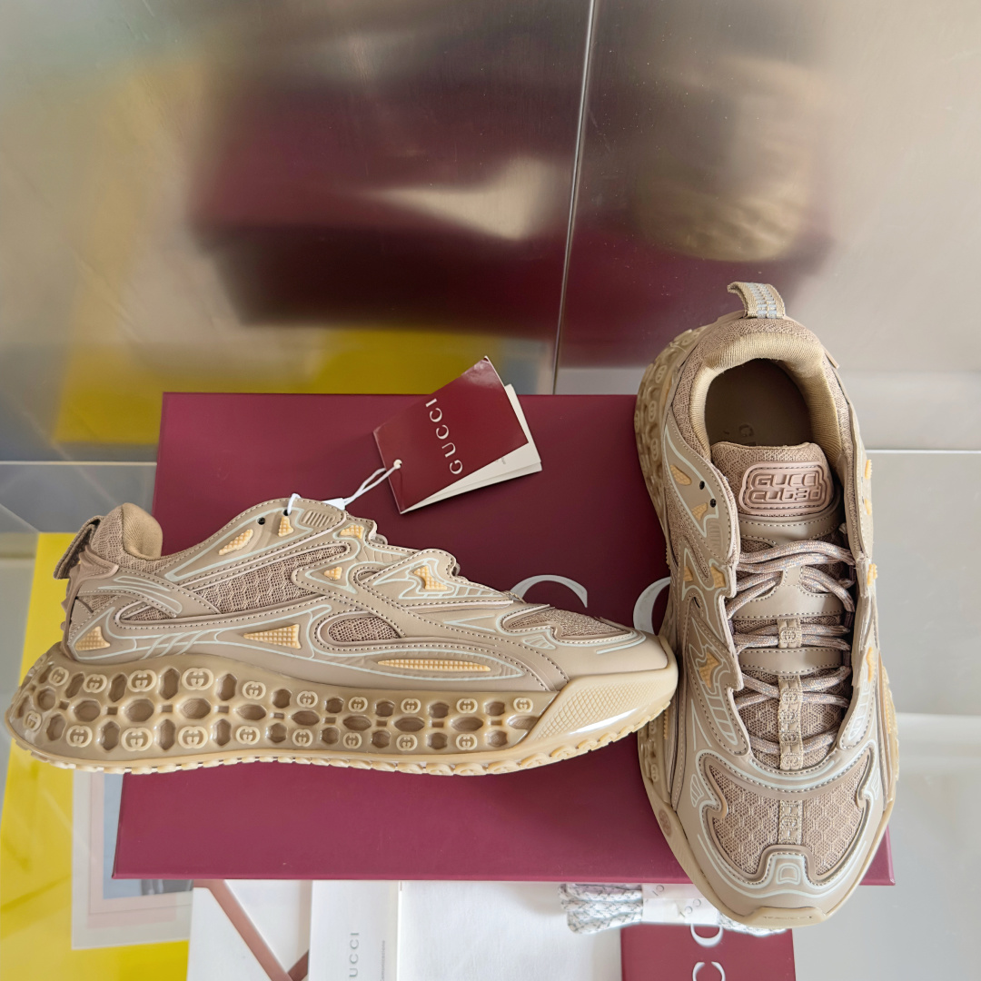 顶级版本:
Gucci 古驰 最新cub3d系列 厚底 休闲 运动鞋 老爹鞋
原版购入开发 做货 202