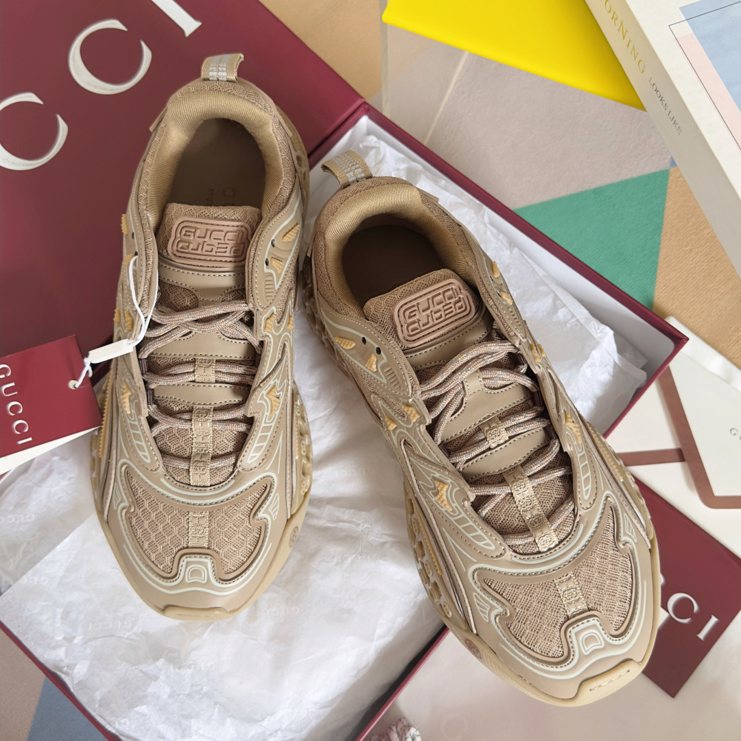 顶级版本:
Gucci 古驰 最新cub3d系列 厚底 休闲 运动鞋 老爹鞋
原版购入开发 做货 202