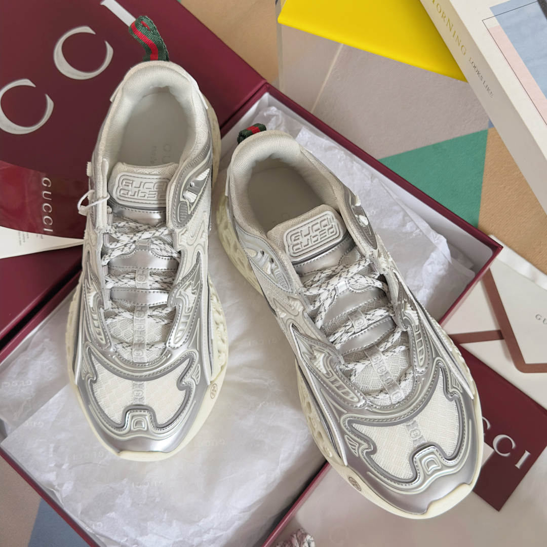 顶级版本:
Gucci 古驰 最新cub3d系列 厚底 休闲 运动鞋 老爹鞋
原版购入开发 做货 202