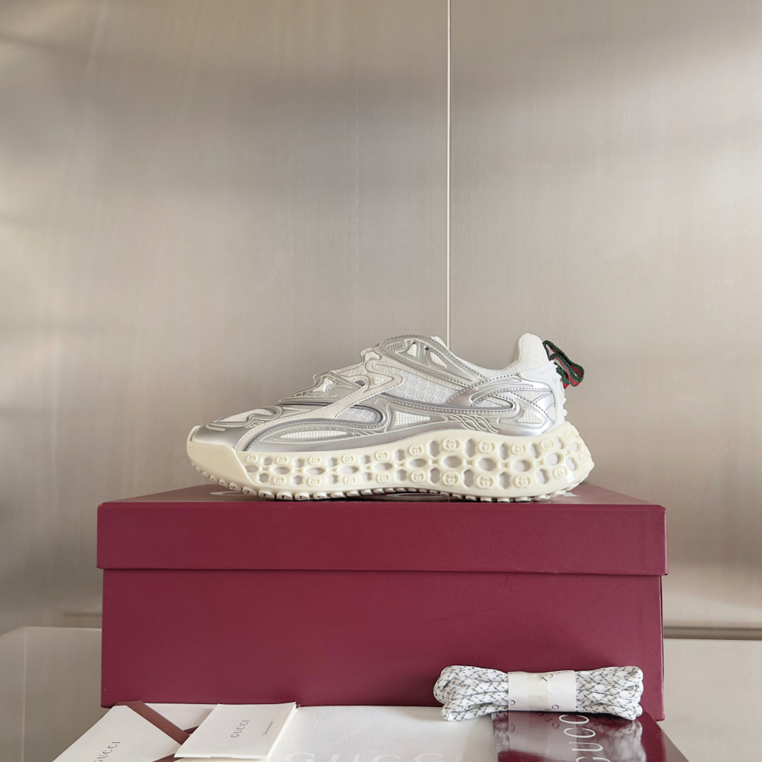 顶级版本:
Gucci 古驰 最新cub3d系列 厚底 休闲 运动鞋 老爹鞋
原版购入开发 做货 202