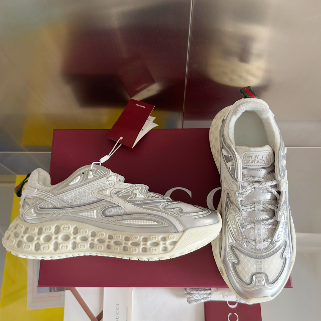 顶级版本:
Gucci 古驰 最新cub3d系列 厚底 休闲 运动鞋 老爹鞋
原版购入开发 做货 202