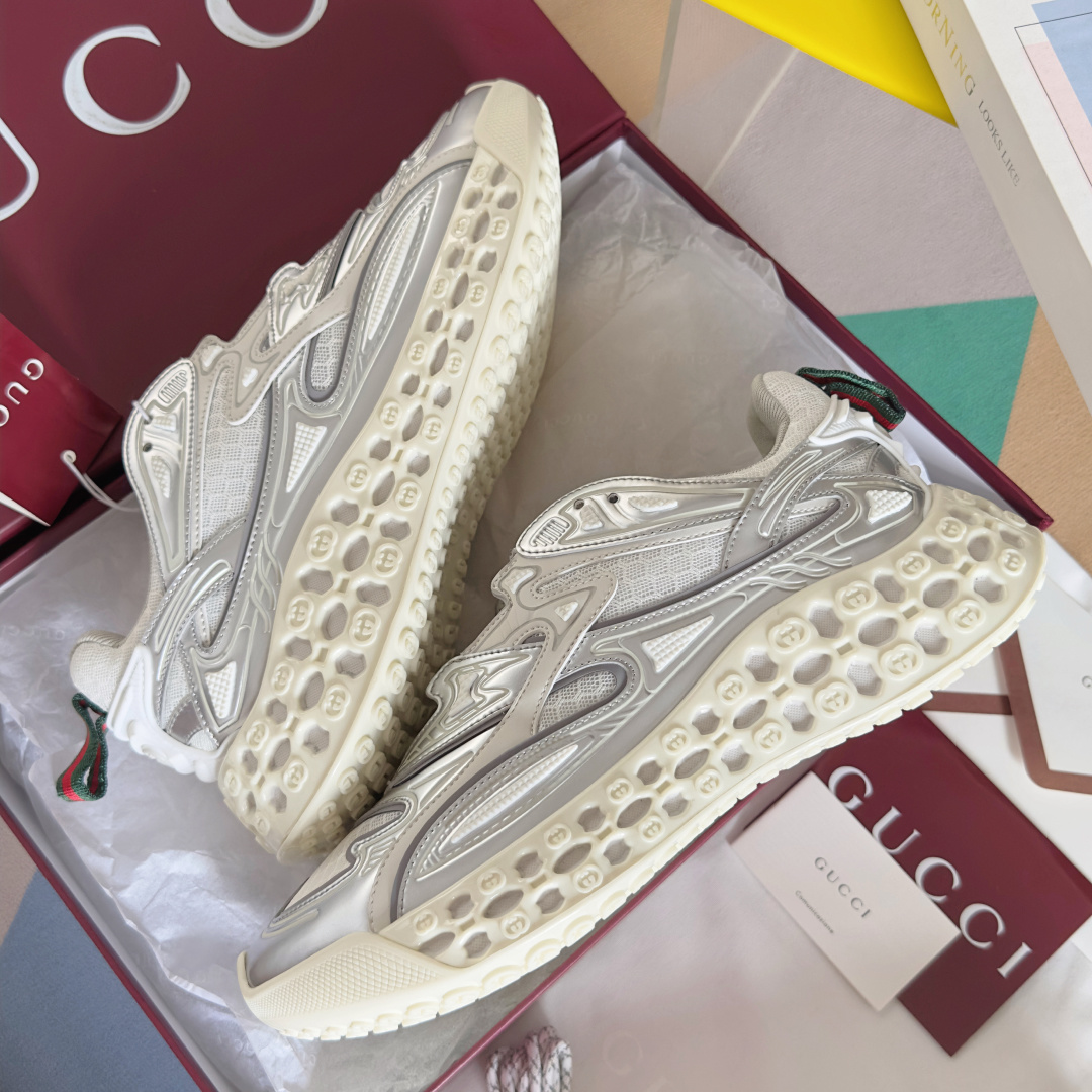 顶级版本:
Gucci 古驰 最新cub3d系列 厚底 休闲 运动鞋 老爹鞋
原版购入开发 做货 202