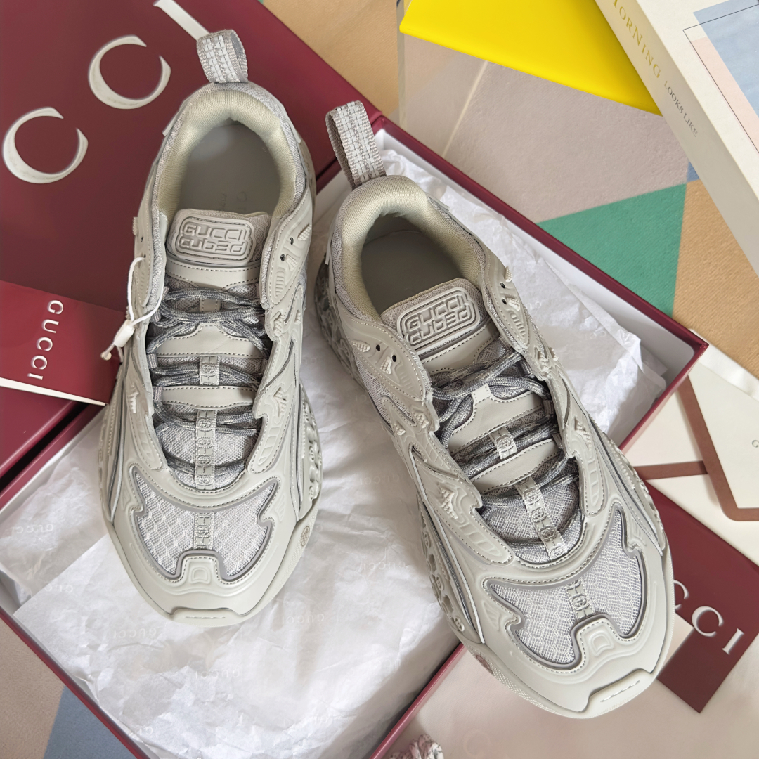 顶级版本：
Gucci 古驰 最新cub3d系列 厚底 休闲 运动鞋 老爹鞋
原版购入开发 做货 202