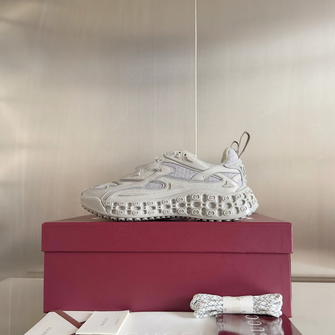 顶级版本：
Gucci 古驰 最新cub3d系列 厚底 休闲 运动鞋 老爹鞋
原版购入开发 做货 202
