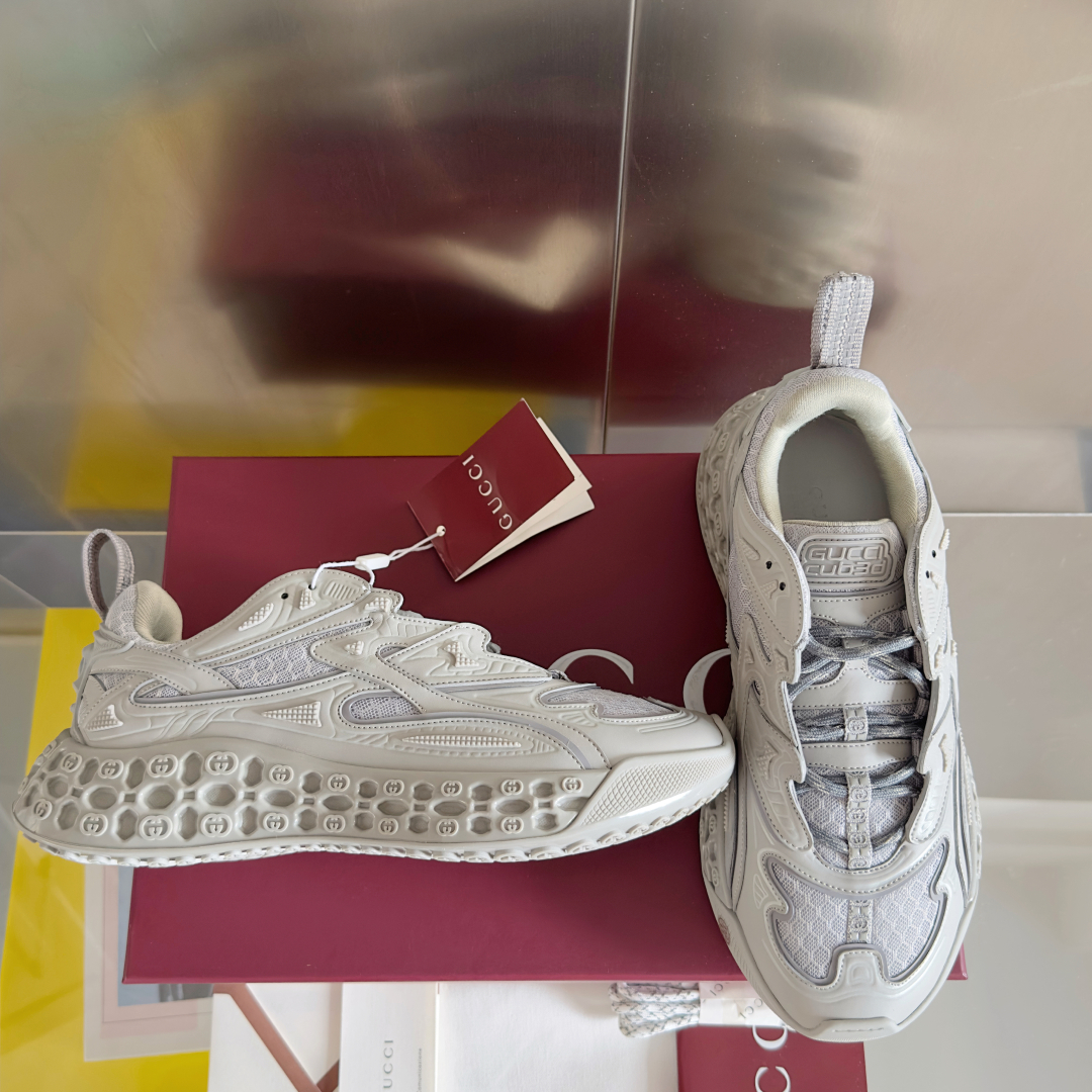 顶级版本：
Gucci 古驰 最新cub3d系列 厚底 休闲 运动鞋 老爹鞋
原版购入开发 做货 202