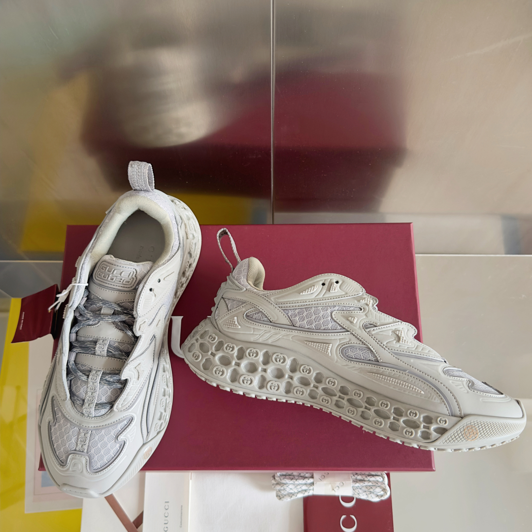 顶级版本：
Gucci 古驰 最新cub3d系列 厚底 休闲 运动鞋 老爹鞋
原版购入开发 做货 202
