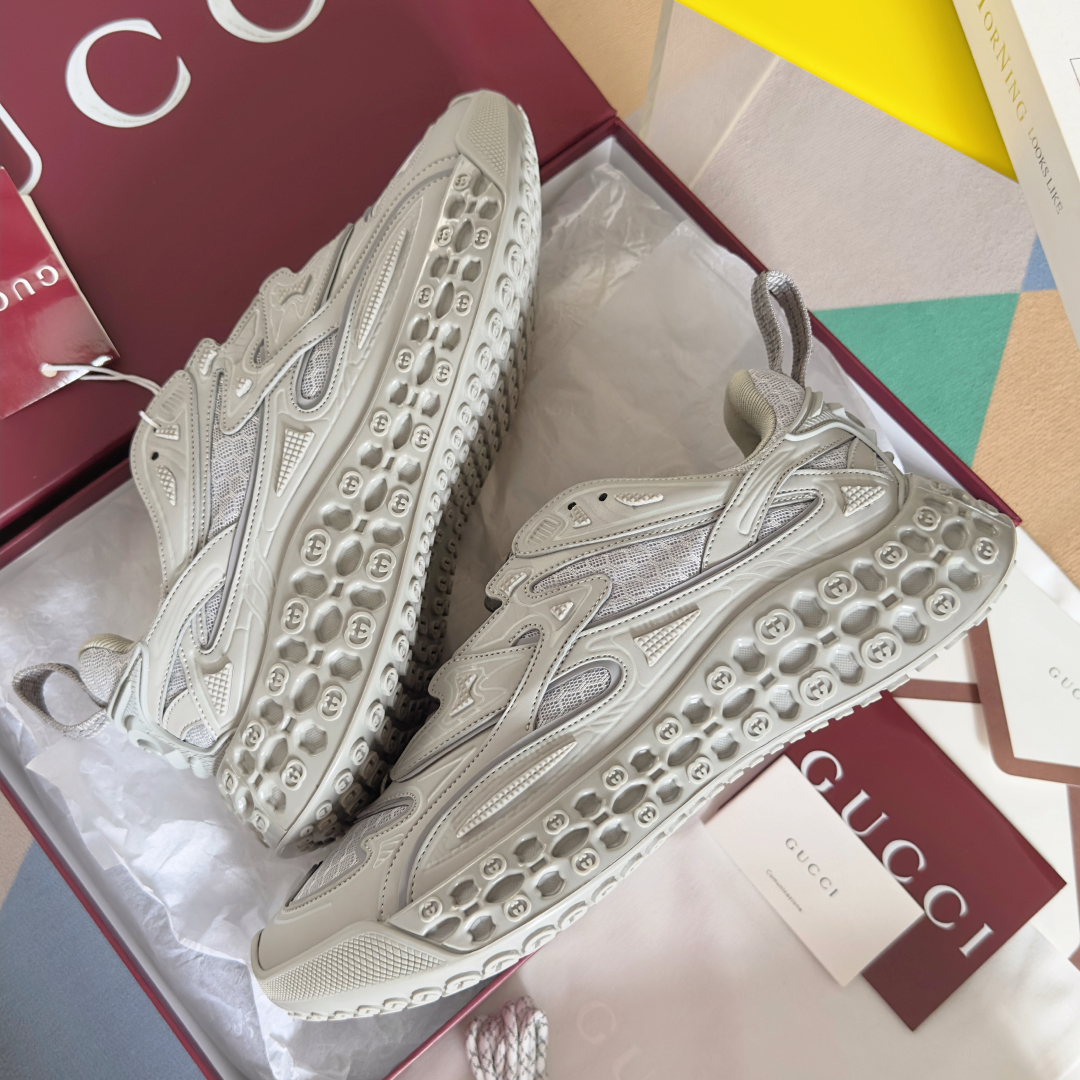 顶级版本：
Gucci 古驰 最新cub3d系列 厚底 休闲 运动鞋 老爹鞋
原版购入开发 做货 202