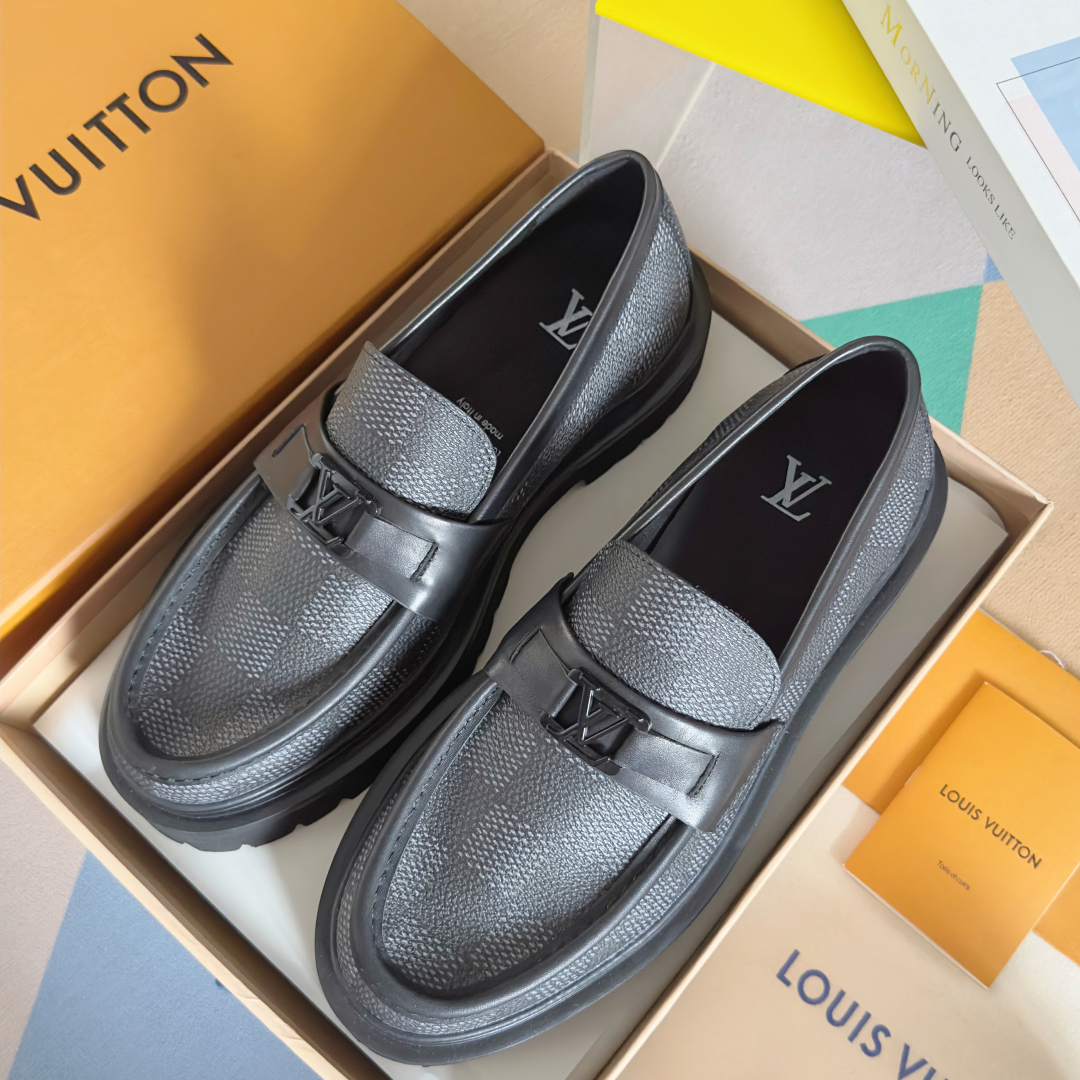 顶级版本：
LV 路易威登 L家 驴牌 Major系列 厚底 休闲 乐福鞋
原版购入开发 做货 本款 M