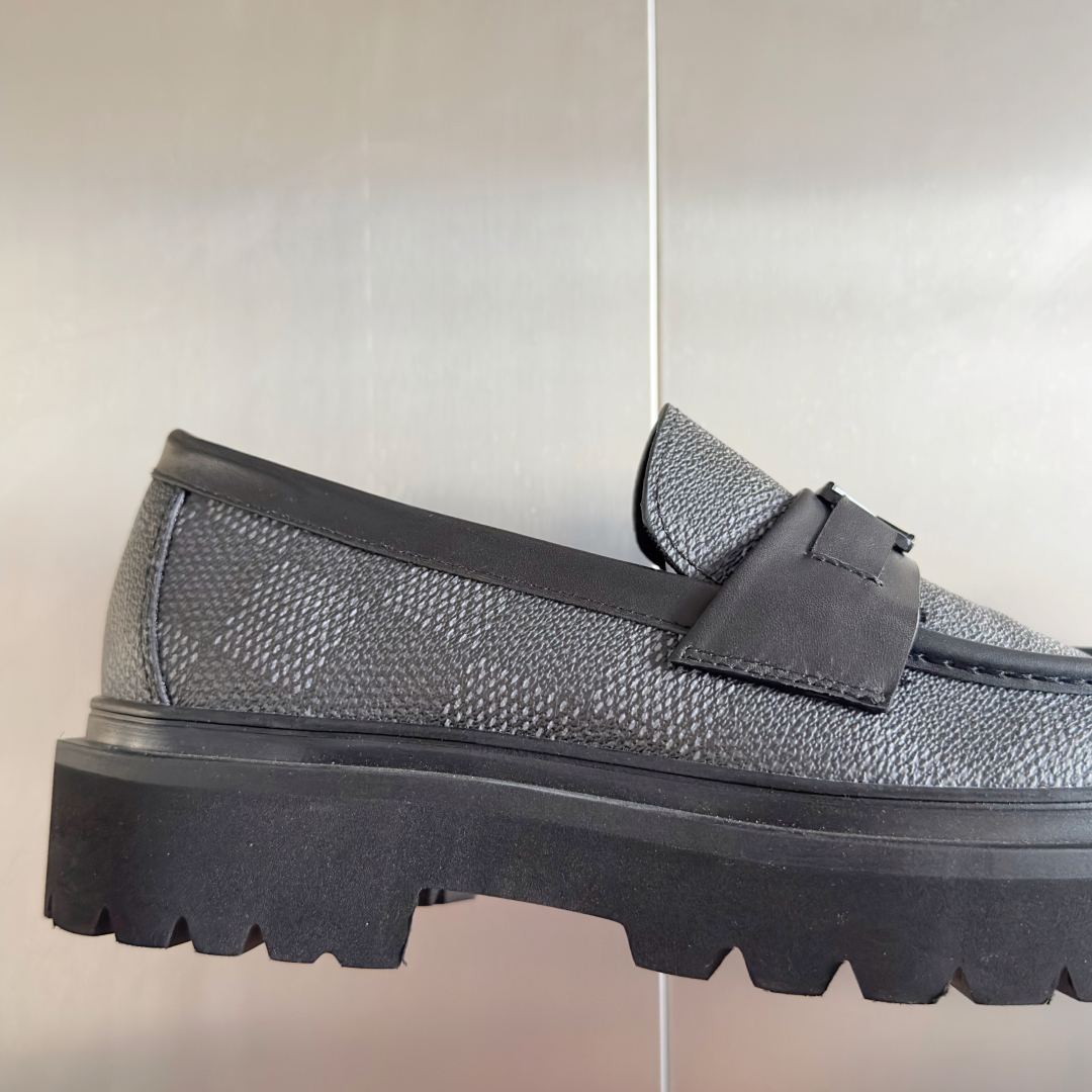 顶级版本：
LV 路易威登 L家 驴牌 Major系列 厚底 休闲 乐福鞋
原版购入开发 做货 本款 M