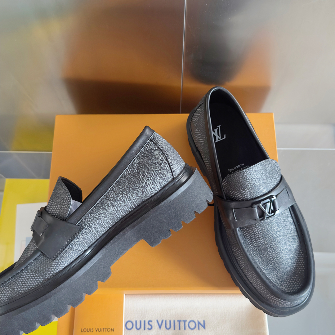 顶级版本：
LV 路易威登 L家 驴牌 Major系列 厚底 休闲 乐福鞋
原版购入开发 做货 本款 M