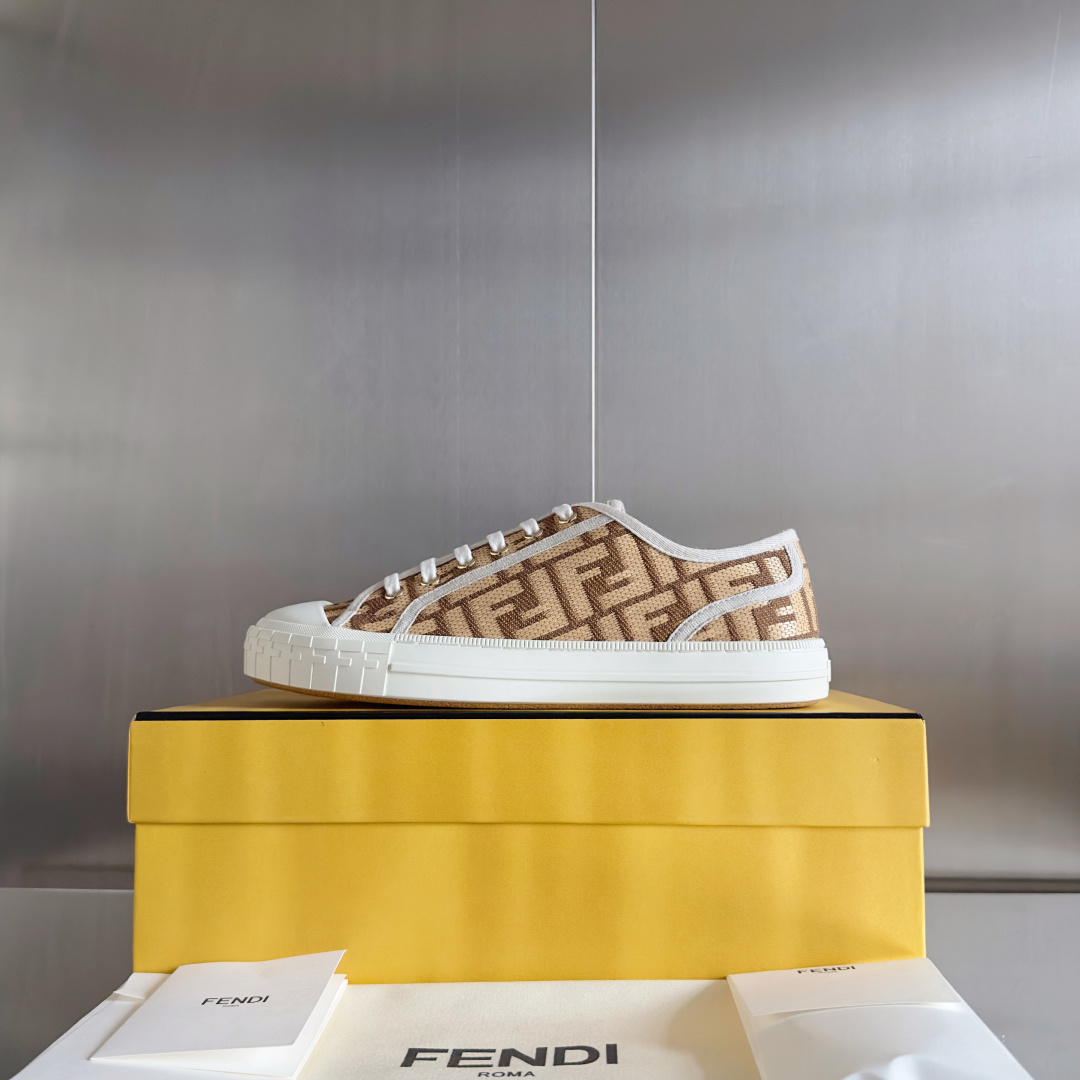 顶级版本:情侣款
Fendi芬迪Domino系列 老花FF帆布 情侣款 休闲 运动鞋 滑板鞋
原版购入开