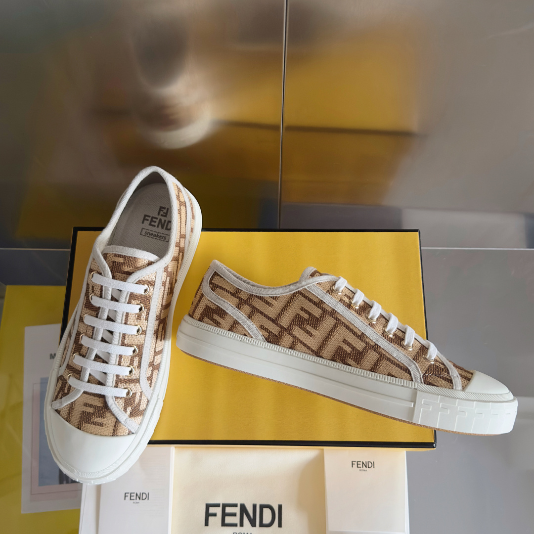 顶级版本:情侣款
Fendi芬迪Domino系列 老花FF帆布 情侣款 休闲 运动鞋 滑板鞋
原版购入开
