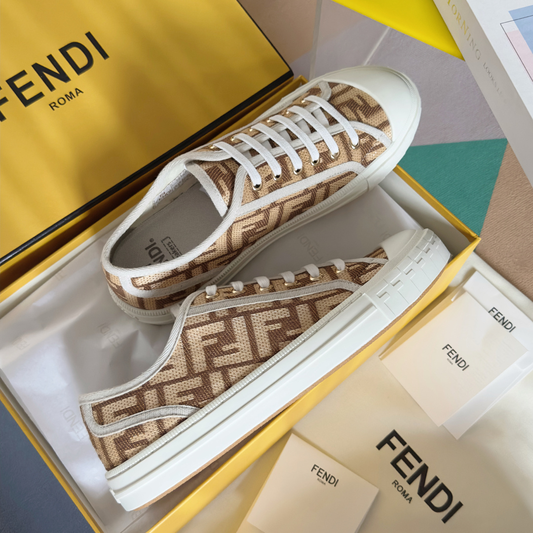 顶级版本:情侣款
Fendi芬迪Domino系列 老花FF帆布 情侣款 休闲 运动鞋 滑板鞋
原版购入开