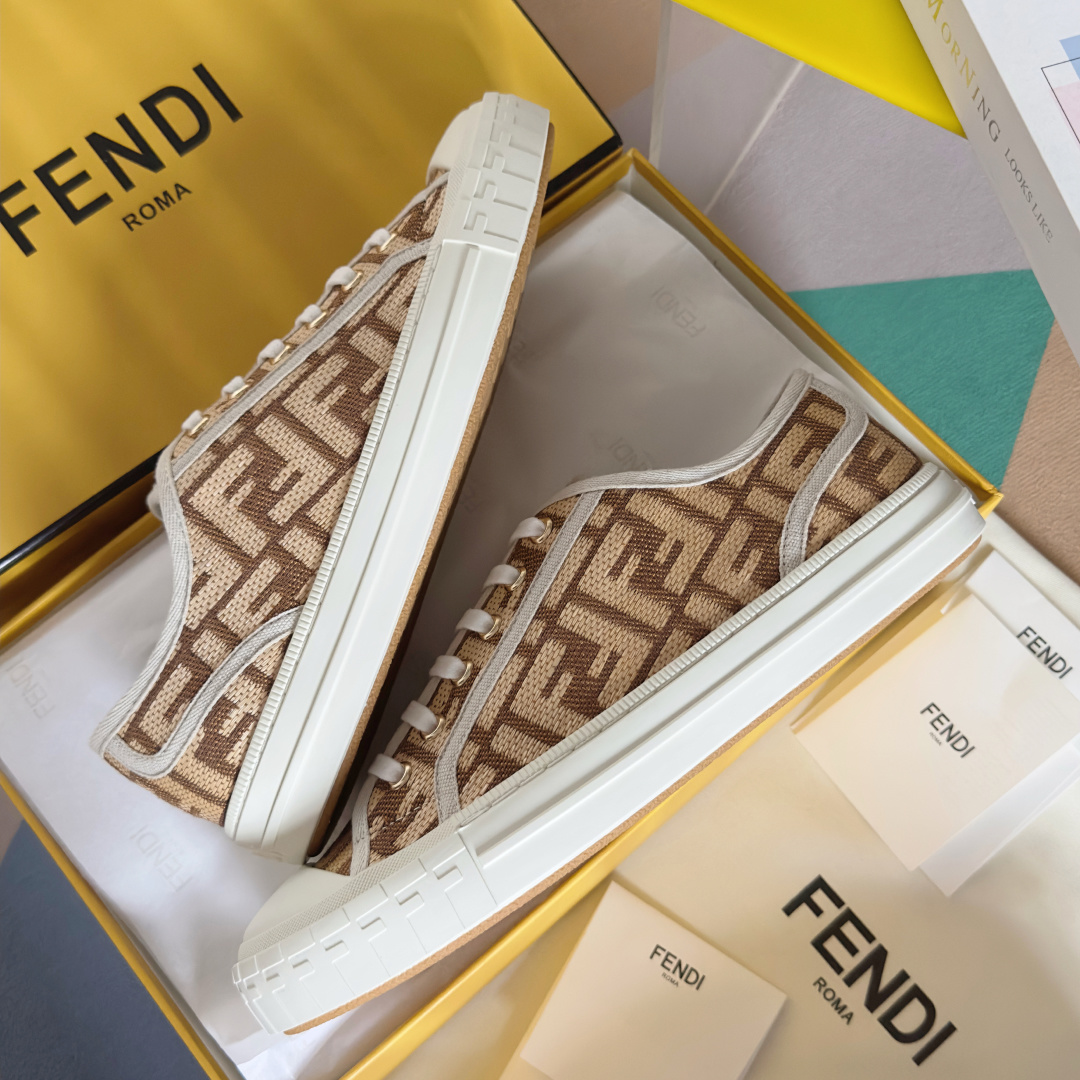 顶级版本:情侣款
Fendi芬迪Domino系列 老花FF帆布 情侣款 休闲 运动鞋 滑板鞋
原版购入开
