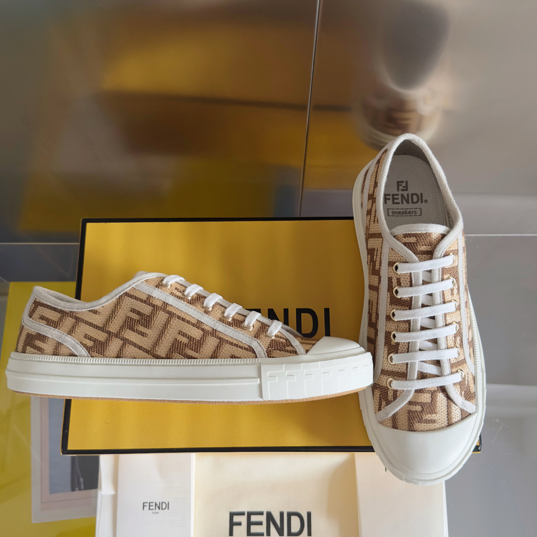 顶级版本:情侣款
Fendi芬迪Domino系列 老花FF帆布 情侣款 休闲 运动鞋 滑板鞋
原版购入开
