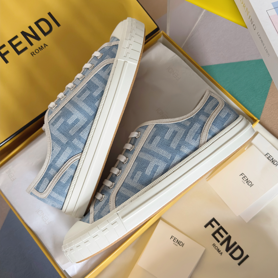 顶级版本：情侣款
Fendi芬迪Domino系列 老花FF帆布 情侣款 休闲 运动鞋 滑板鞋
原版购入开