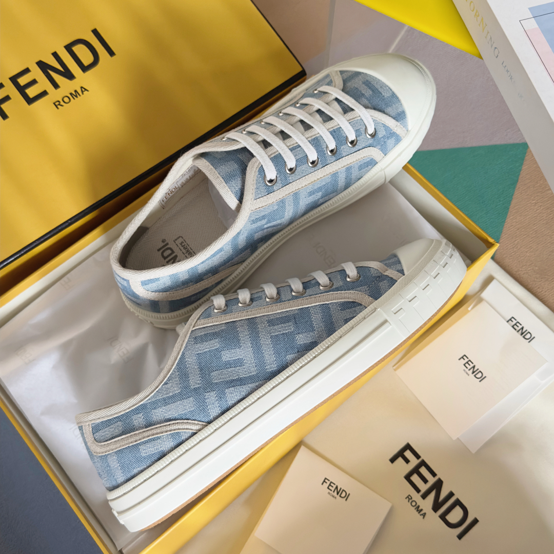 顶级版本：情侣款
Fendi芬迪Domino系列 老花FF帆布 情侣款 休闲 运动鞋 滑板鞋
原版购入开