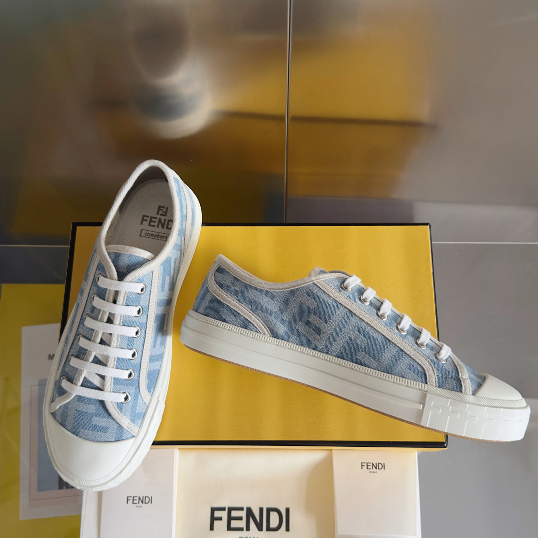 顶级版本：情侣款
Fendi芬迪Domino系列 老花FF帆布 情侣款 休闲 运动鞋 滑板鞋
原版购入开