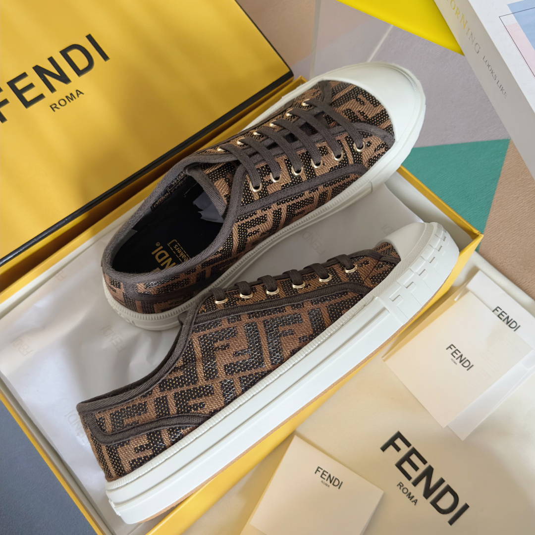 顶级版本:情侣款
Fendi芬迪Domino系列 老花FF帆布 情侣款 休闲 运动鞋 滑板鞋
原版购入开