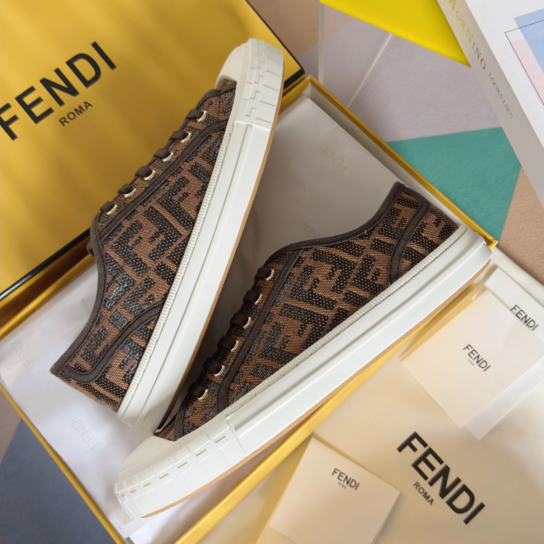 顶级版本:情侣款
Fendi芬迪Domino系列 老花FF帆布 情侣款 休闲 运动鞋 滑板鞋
原版购入开